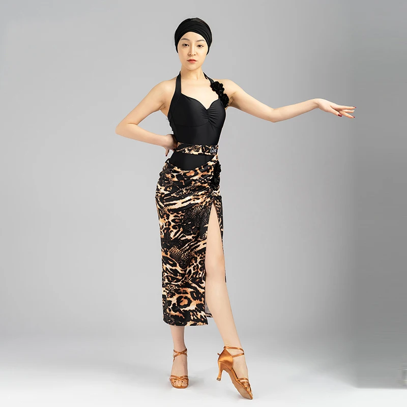 Halter Latin Dance Tops Leopard Latin Skirt Women Sexy Stage Costume Tango Dancewear Samba Costume Salsa Dancing Clothes DL9088
Halter Latin Dance Tops Leopard Latin Skirt Women Sexy Stage Costume Tango Dancewear Samba Costume Salsa Dancing Clothes DL9088