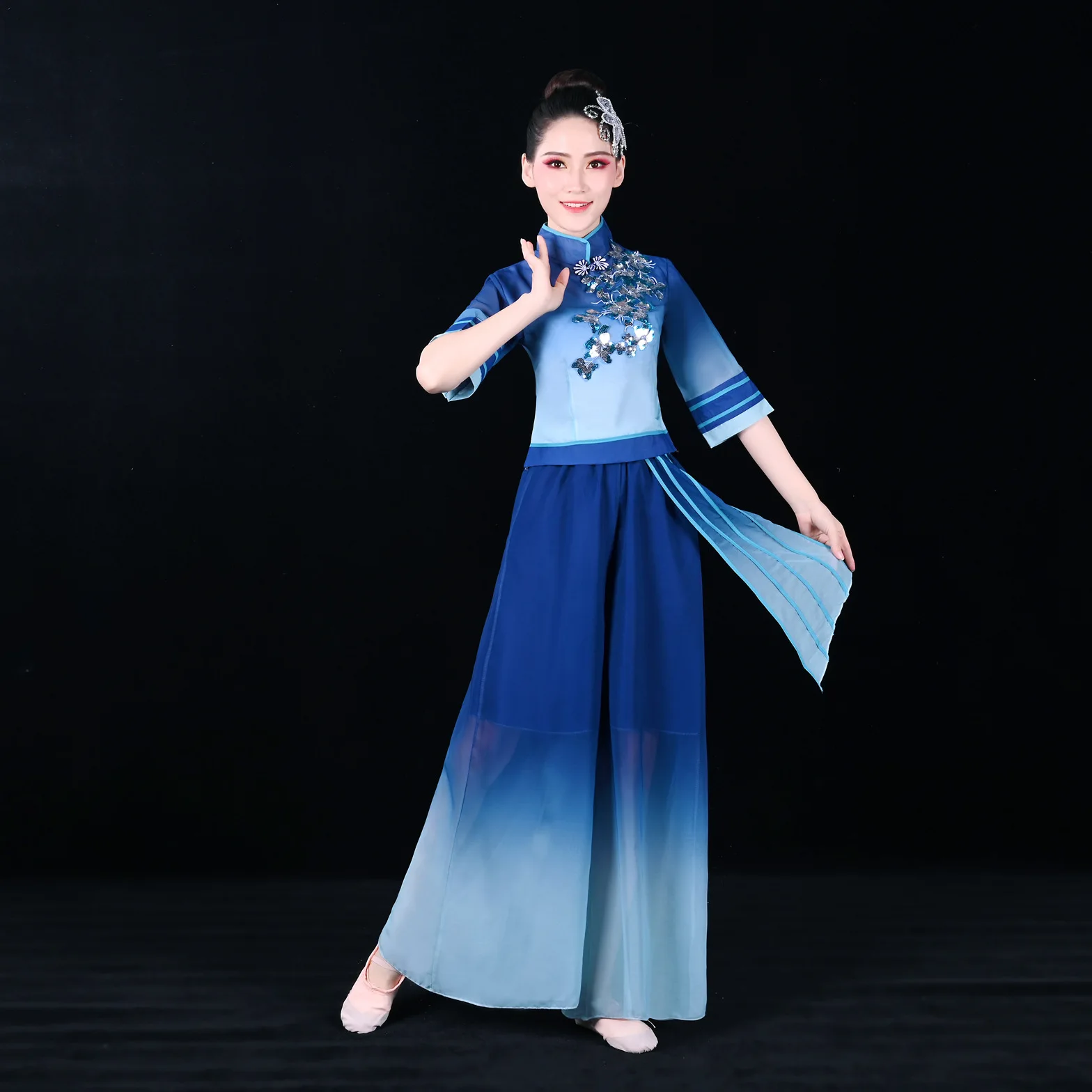 

2024 New Ethnic Stage Performance Fan Folk Dancing Clothing Chinese Traditional Classical Dance Costume Yangko Outfit Dancwear