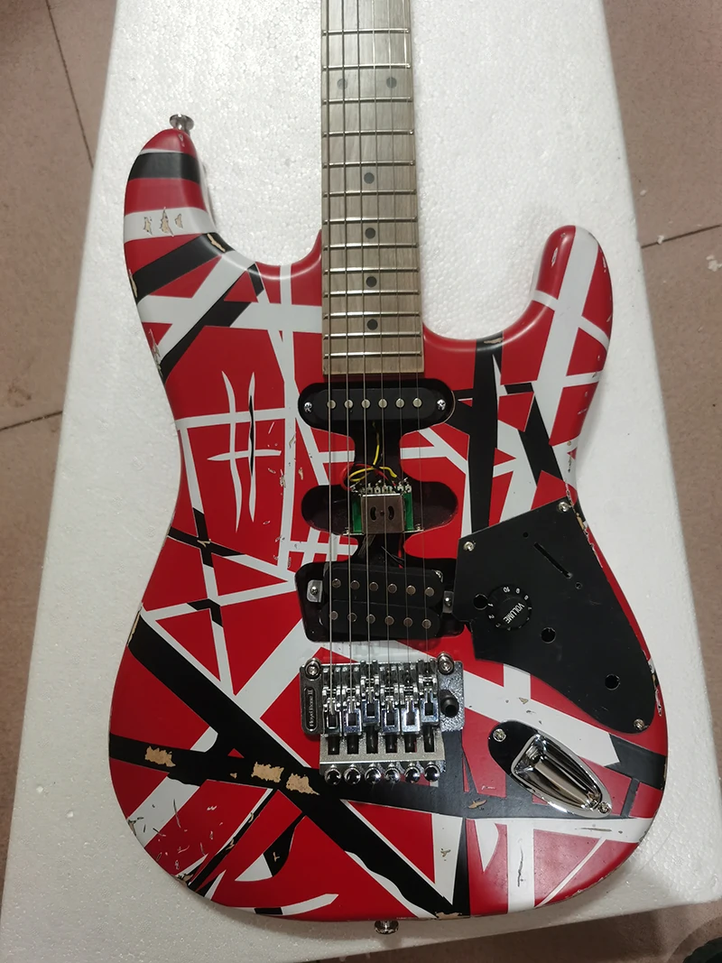 Hea vy Duty heritage electric guitar, Van H alen handmade heritage guitar, In memory of Halen,alder body, Canadian maple neck
Hea vy Duty heritage electric guitar, Van H alen handmade heritage guitar, In memory of Halen,alder body, Canadian maple neck