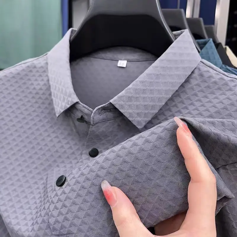 Luxury Brand Men Golf Shirts Short Sleeve Polo Shirts Summer T-shirt Business Tops Ice Silk High-end Tees Solid Polo Homem New
Luxury Brand Men Golf Shirts Short Sleeve Polo Shirts Summer T-shirt Business Tops Ice Silk High-end Tees Solid Polo Homem New
