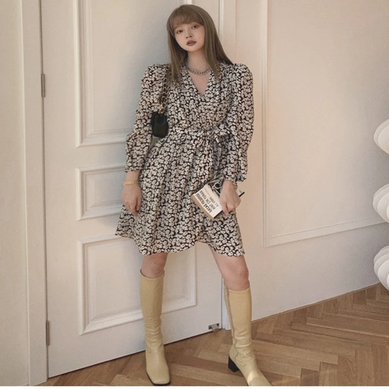 2023 Spring New Dress French Women's Vintage V-neck Waist Wrapped Bubble Sleeve Fragmented Flowers Free Shipping
2023 Spring New Dress French Women's Vintage V-neck Waist Wrapped Bubble Sleeve Fragmented Flowers Free Shipping