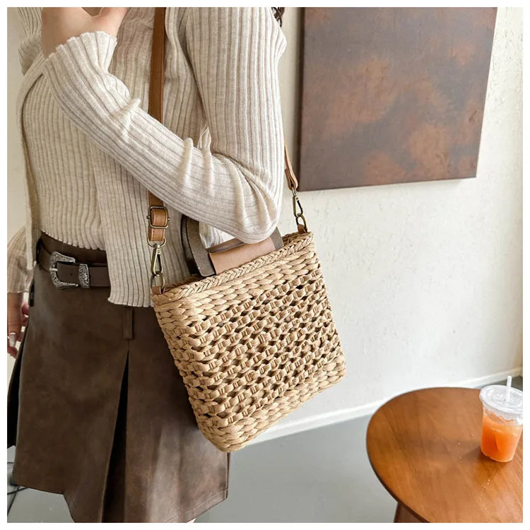 Straw Woven Shoulder Sling Bag - Fashion Large Capacity Rattan Handbag 2 S2abbb1f0455e4f038a67889237b6b44do