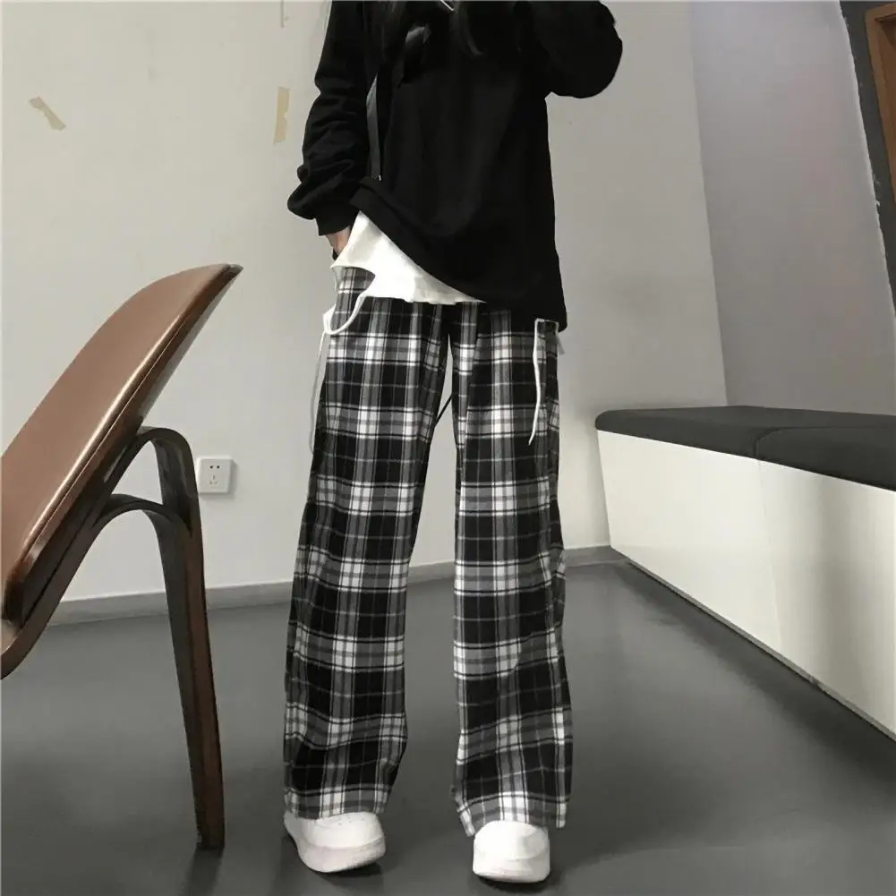 Loose Fit Women Pants Plaid Print Wide Leg Sweatpants for Women High Elastic Waist Streetwear Trousers with Loose Fit Sporty
Loose Fit Women Pants Plaid Print Wide Leg Sweatpants for Women High Elastic Waist Streetwear Trousers with Loose Fit Sporty