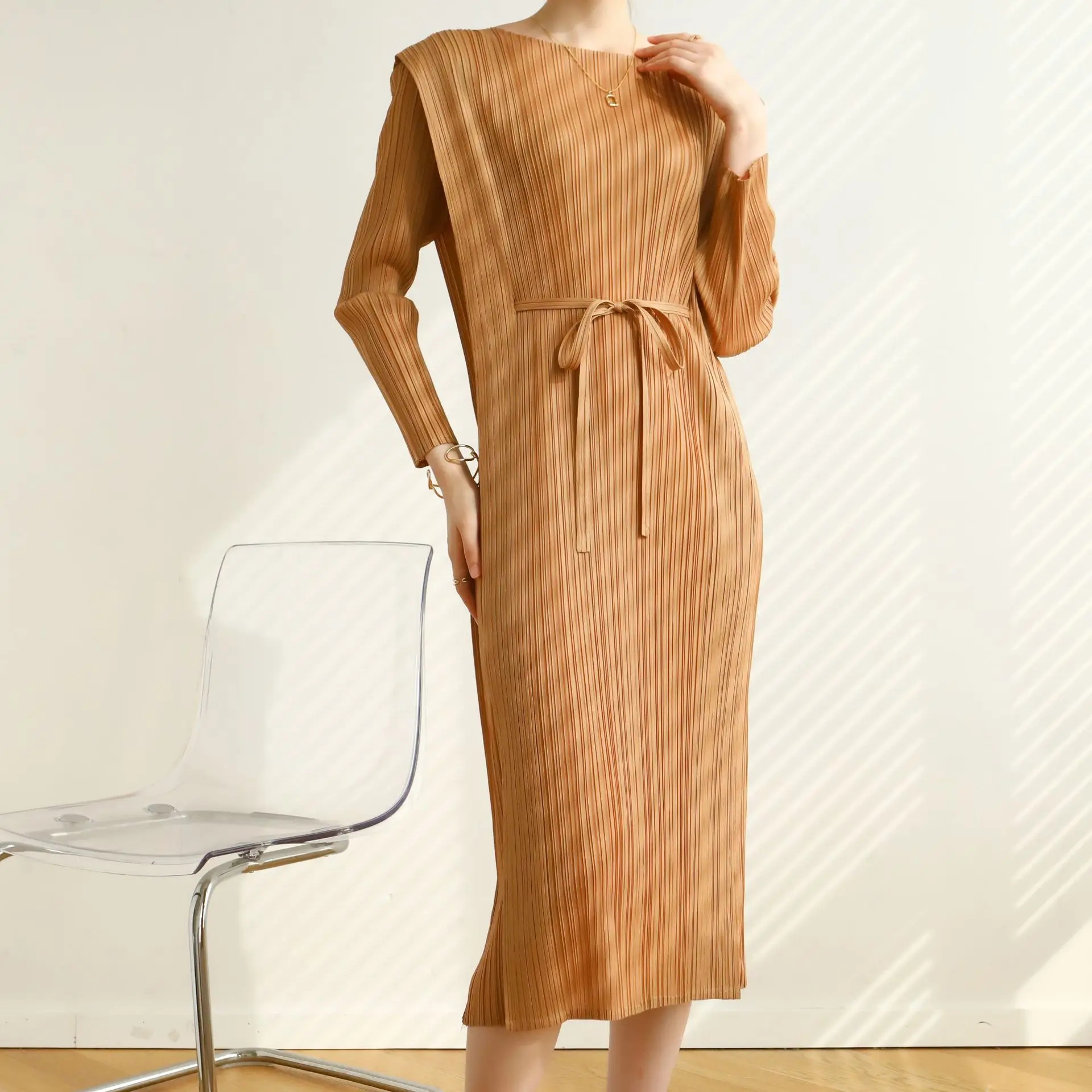 Spring/Autumn 2022 New Designer Pleated High Quality Long-sleeved Tie-up Elegant Midi Dress
Spring/Autumn 2022 New Designer Pleated High Quality Long-sleeved Tie-up Elegant Midi Dress