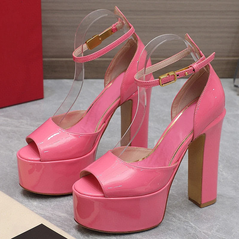 Summer New Top-Level High Heel Sandals Fish Mouth Round Head Platform Female Sandals Patent Leather Material Ladies Pumps
Summer New Top-Level High Heel Sandals Fish Mouth Round Head Platform Female Sandals Patent Leather Material Ladies Pumps