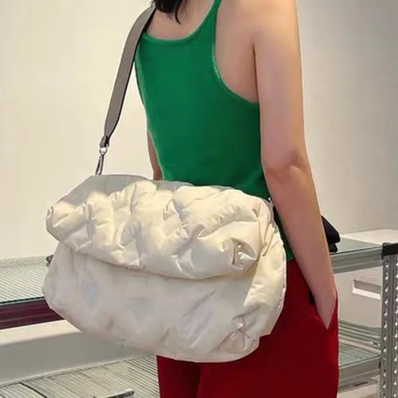 Fashion Padded Puffy Crossbody Bag for Women Designer Quilted Shoulder Bags Luxury Nylon Messenger Bag Casual Big Flap Purses
Fashion Padded Puffy Crossbody Bag for Women Designer Quilted Shoulder Bags Luxury Nylon Messenger Bag Casual Big Flap Purses