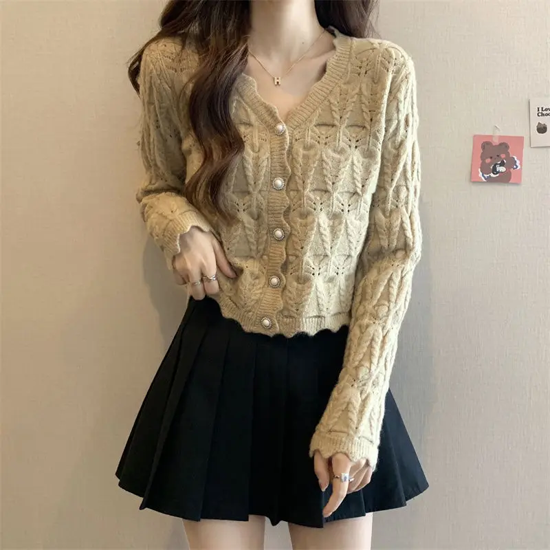 2023 New Women Knitting Sweater Cardigan Autumn Lady Long Sleeve Elegant V-neck Retro Short Knitwear Top Ladies Sweater M136
2023 New Women Knitting Sweater Cardigan Autumn Lady Long Sleeve Elegant V-neck Retro Short Knitwear Top Ladies Sweater M136