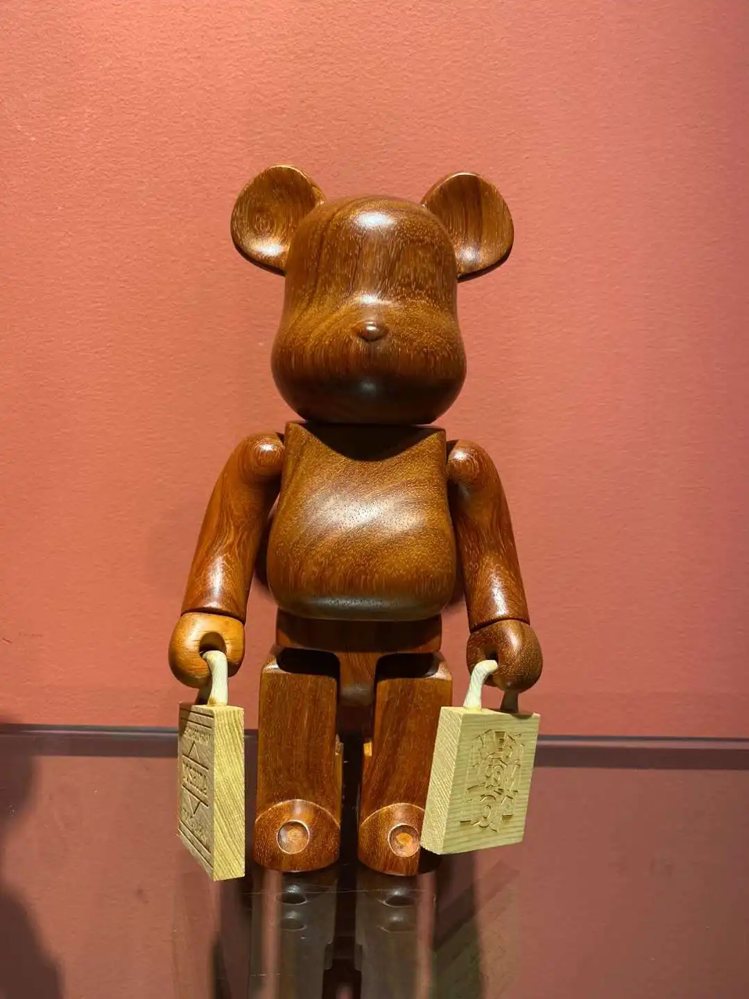 Откройте свой внутренний коллектор с Bearbrick 400% 28 см в чемодане из Африканского Красного палисандра и деревянной коробке
Откройте свой внутренний коллектор с Bearbrick 400% 28 см в чемодане из Африканского Красного палисандра и деревянной коробке
