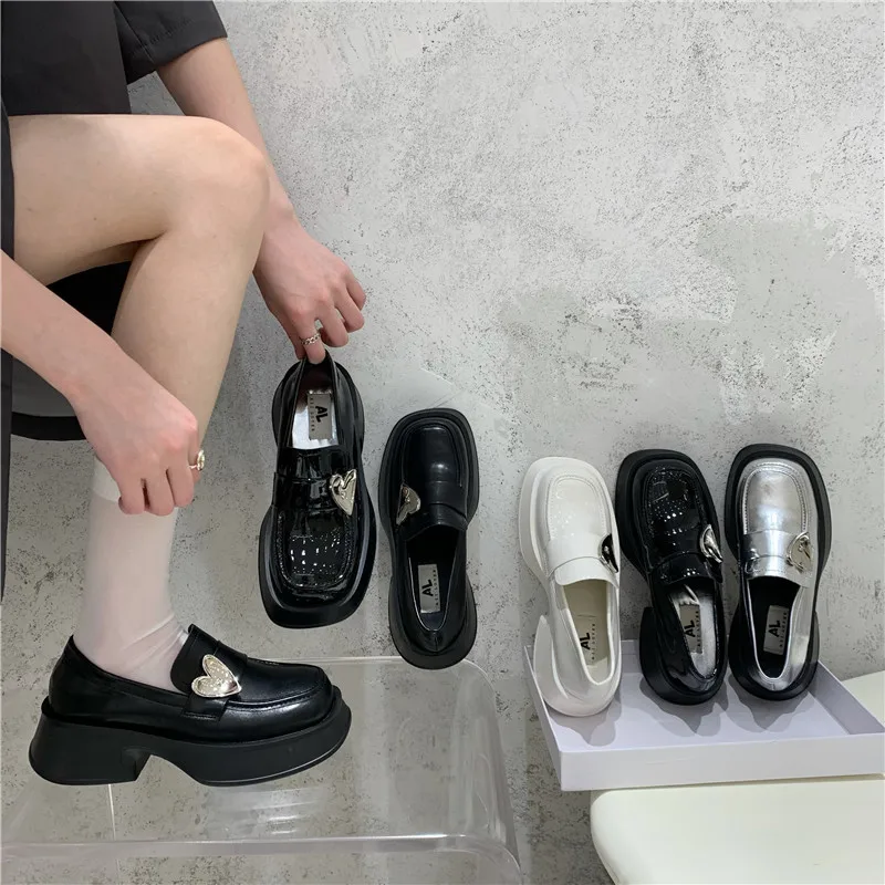 Women Shoes Autumn Metal Chain Clogs Platform Casual Female Sneakers Flats Round Toe Loafers With Fur Modis Fall Buckle Creepers
Women Shoes Autumn Metal Chain Clogs Platform Casual Female Sneakers Flats Round Toe Loafers With Fur Modis Fall Buckle Creepers