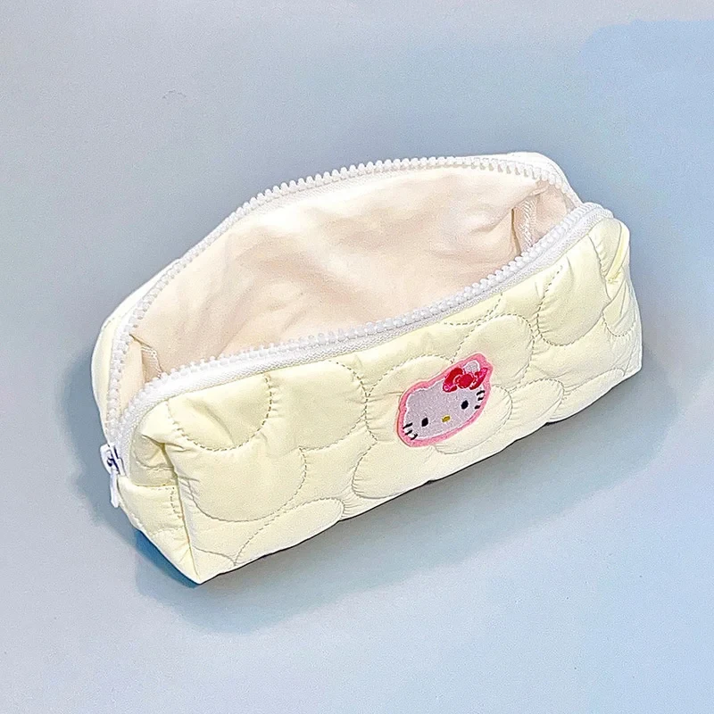Модный милый мультяшный пенал HelloKitty, большая емкость, ручка, косметичка, сумка для хранения, студенческие принадлежности, канцелярские принадлежности
Модный милый мультяшный пенал HelloKitty, большая емкость, ручка, косметичка, сумка для хранения, студенческие принадлежности, канцелярские принадлежности