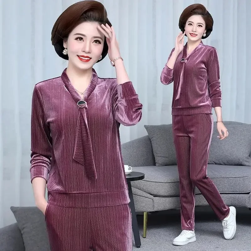 2022 Middle aged Female Two Piece Set Large Size 5XL Casual Outfit Women Bling Velvet Cozy Loose V-neck Tops Suit Femme Pant Set
2022 Middle aged Female Two Piece Set Large Size 5XL Casual Outfit Women Bling Velvet Cozy Loose V-neck Tops Suit Femme Pant Set