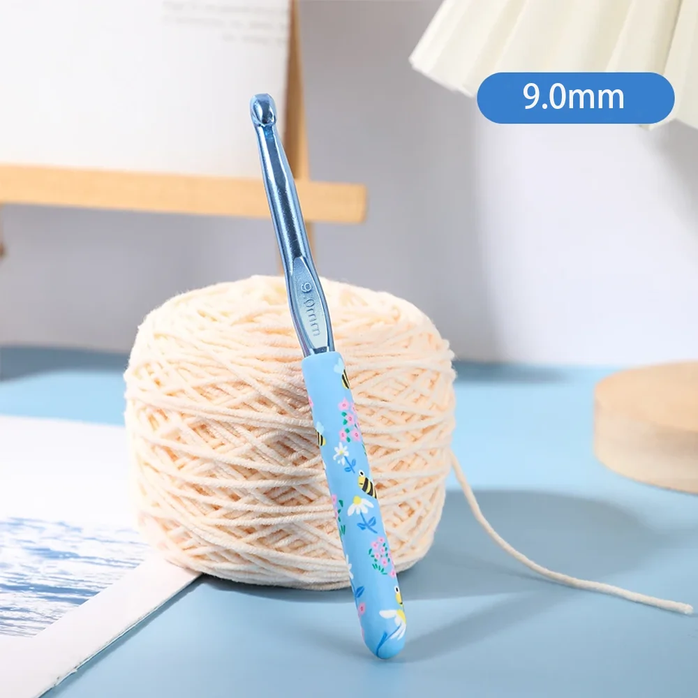 1Pcs/2.0-10.0mm Little Bee Print Crochet Hooks Crochet Needles for Beginners and Knitting Crocheting Yarn DIY Crafts Supplies 1Pcs/2.0-10.0mm Little Bee Print Crochet Hooks Crochet Needles for Beginners and Knitting Crocheting Yarn DIY Crafts Supplies