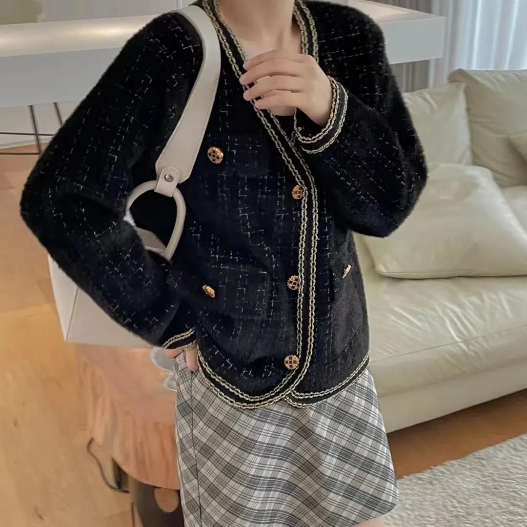 Autumn Winter Imitation Mink Velvet Cardigan Sweater Female Loose Temperament V-Neck Ladies Knitting Jacket Women's
Autumn Winter Imitation Mink Velvet Cardigan Sweater Female Loose Temperament V-Neck Ladies Knitting Jacket Women's