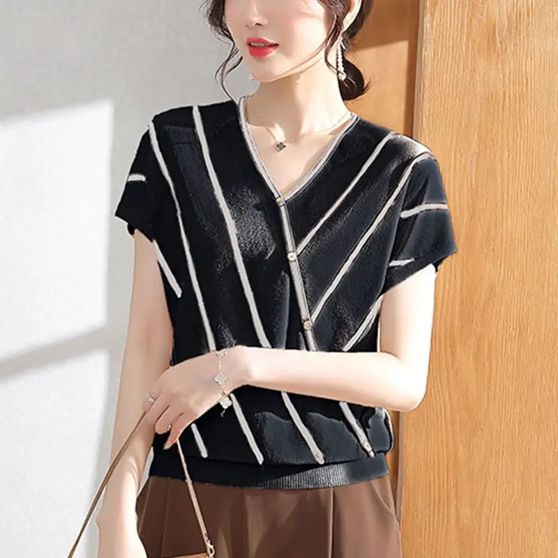 Women's Striped Simple Comfortable Ice Silk Elegant Knit T-shirts Summer Fashion V Neck Short Sleeve Button Pullover Ladies Tops
Women's Striped Simple Comfortable Ice Silk Elegant Knit T-shirts Summer Fashion V Neck Short Sleeve Button Pullover Ladies Tops