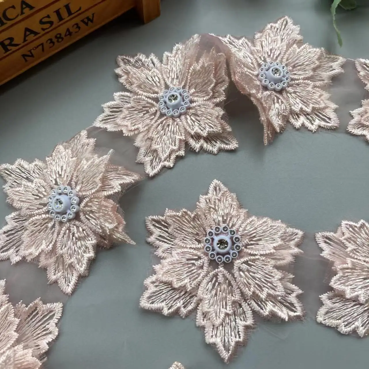 1 yards Pink 7.5cm Pearl Flower Leaf Handmade Beaded Embroidered Lace Edge Trim Ribbon Applique Wedding Dress Sewing Craft DIY
1 yards Pink 7.5cm Pearl Flower Leaf Handmade Beaded Embroidered Lace Edge Trim Ribbon Applique Wedding Dress Sewing Craft DIY