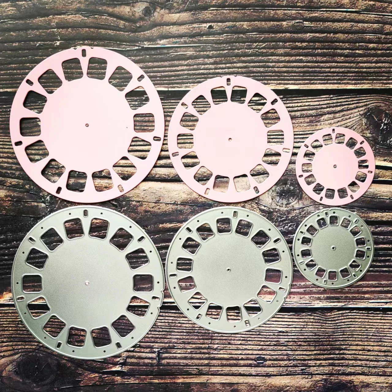 Gogocraft MK005 Photo Wheel Thinlits Cutting Dies for JunkJournal Scrapbooking PaperDIY Original Designs
Gogocraft MK005 Photo Wheel Thinlits Cutting Dies for JunkJournal Scrapbooking PaperDIY Original Designs