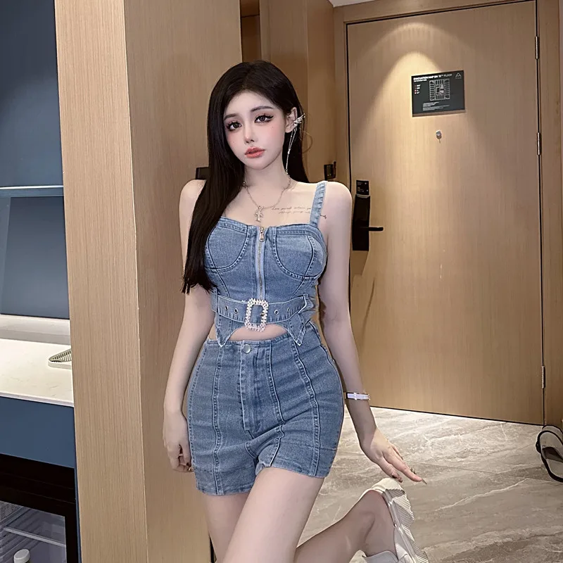 BULOCHOVA Vintage Summer Designer Women's Suits Spaghetti Strap Zipper Tank Short Tops + High Waist Wide-Leg Shorts 2 Piece Sets
BULOCHOVA Vintage Summer Designer Women's Suits Spaghetti Strap Zipper Tank Short Tops + High Waist Wide-Leg Shorts 2 Piece Sets