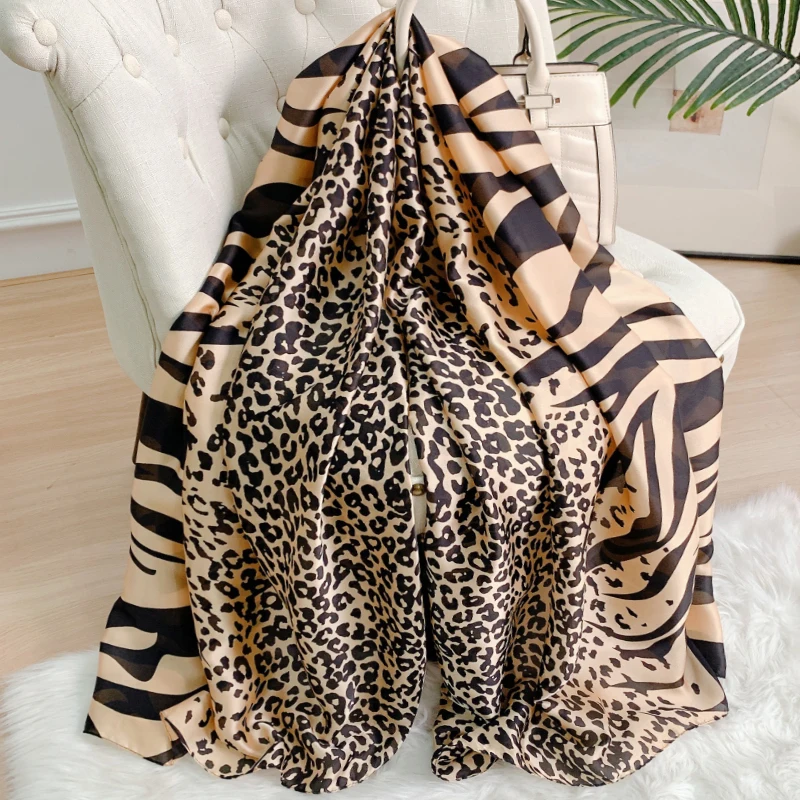 Luxury Brand 2022 Silk Scarf Women Horse Bandana Shawl Pashmina Hijab Foulard Echarpe Design Print Lady Beach Stole Head Scarves
Luxury Brand 2022 Silk Scarf Women Horse Bandana Shawl Pashmina Hijab Foulard Echarpe Design Print Lady Beach Stole Head Scarves