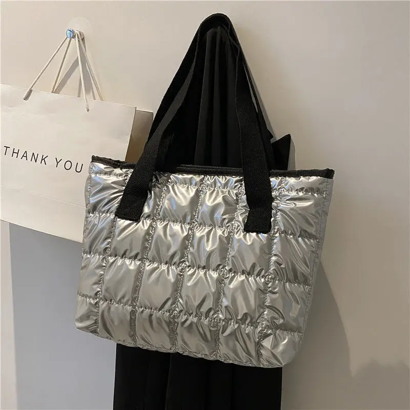 Totes for Women Winter Large Capacity Shoulder Bags Padded Handbags Luxury Designer Nylon Space Cotton Warm Solid Zipper Shopper
Totes for Women Winter Large Capacity Shoulder Bags Padded Handbags Luxury Designer Nylon Space Cotton Warm Solid Zipper Shopper
