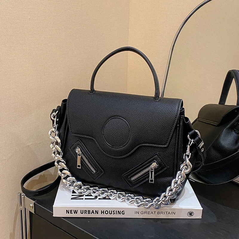 New Woman Brand Designer Handbag Chain Decorated Casual Shoulder Style Fashion Texture Trendy PU Small Square 2023 Autumn Bags
New Woman Brand Designer Handbag Chain Decorated Casual Shoulder Style Fashion Texture Trendy PU Small Square 2023 Autumn Bags