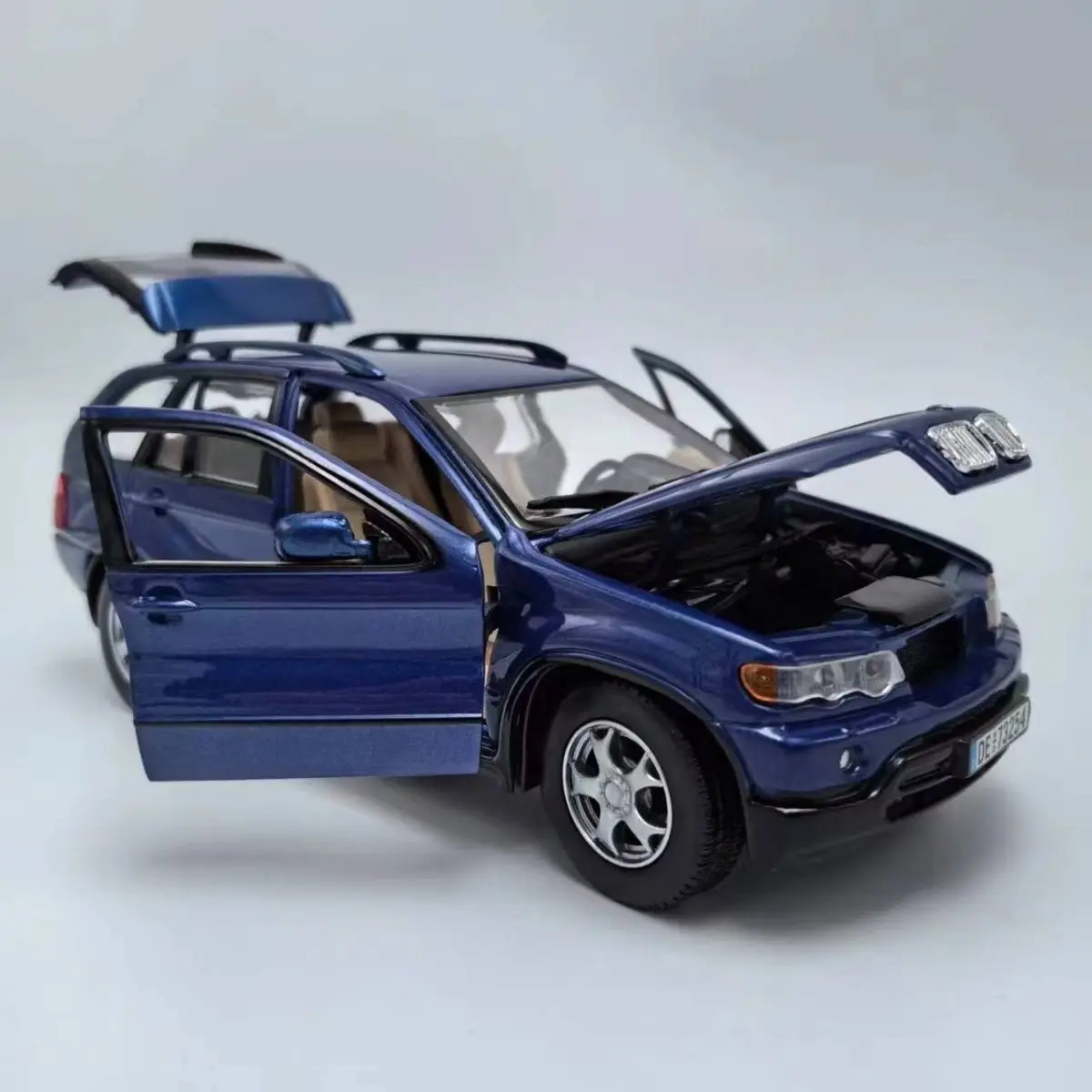 1:24 X5 SUV 2018 литой автомобиль, Литые и игрушечные автомобили, модель автомобиля, миниатюрная модель автомобиля в масштабе, игрушки для детей
1:24 X5 SUV 2018 литой автомобиль, Литые и игрушечные автомобили, модель автомобиля, миниатюрная модель автомобиля в масштабе, игрушки для детей