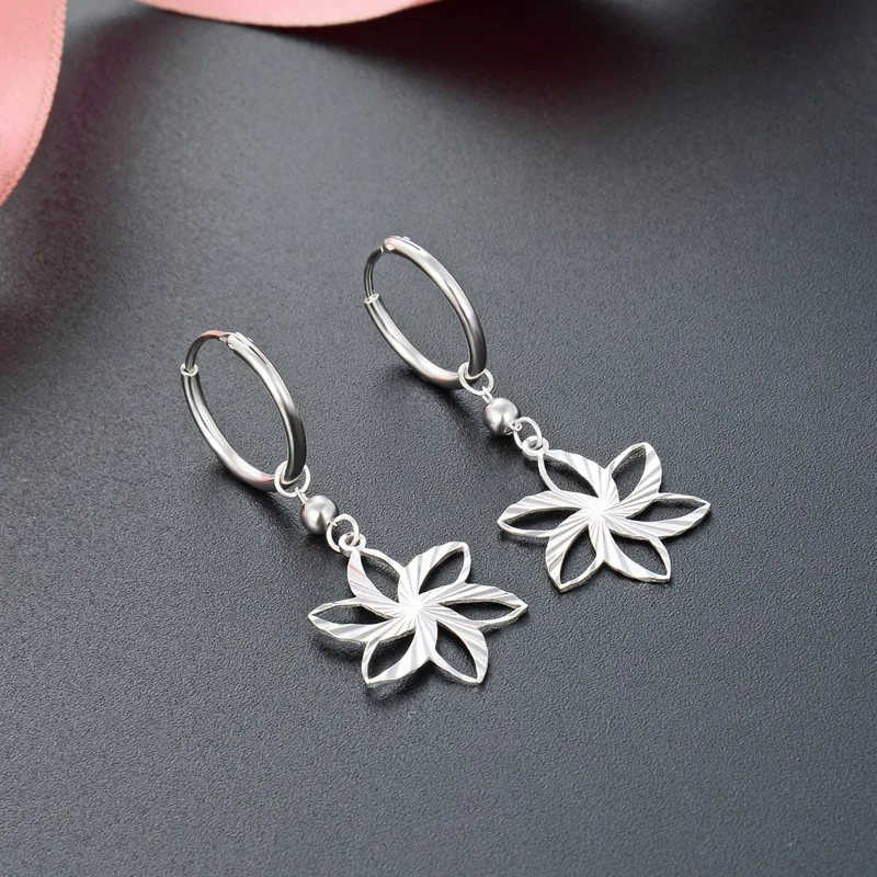 Japanese and Korean S925 Silver Earrings Women's Fashion New Carven Design Hollow Earrings Simple and Elegant Earrings One Piece
Japanese and Korean S925 Silver Earrings Women's Fashion New Carven Design Hollow Earrings Simple and Elegant Earrings One Piece