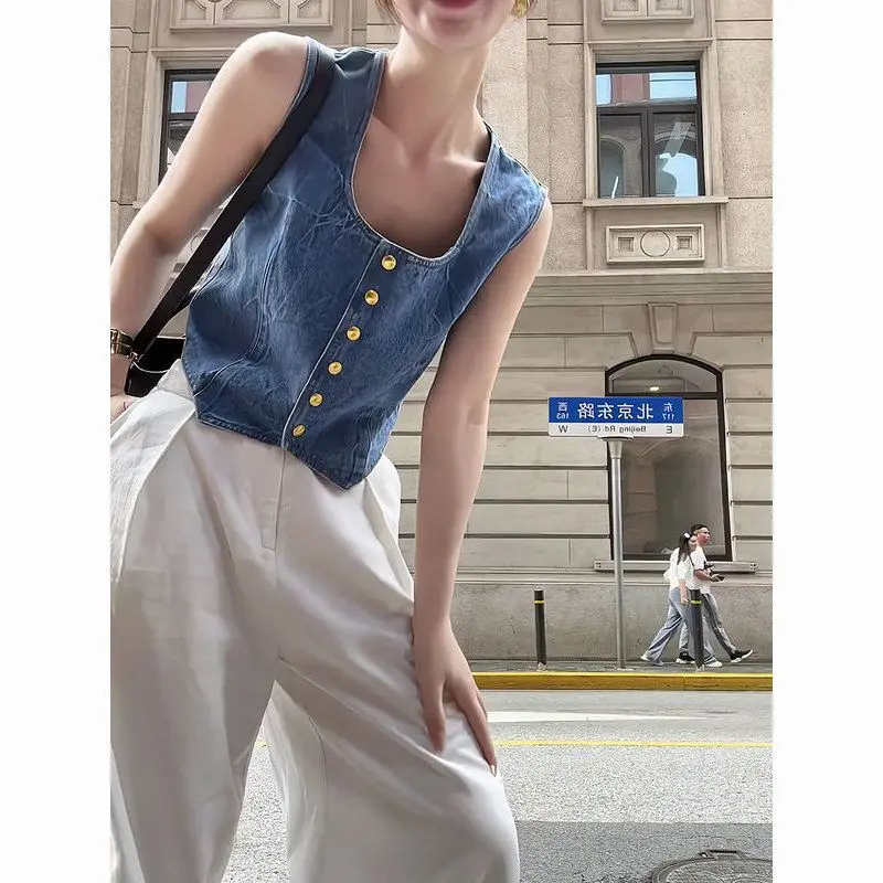 Small Fragrant Style Retro Floral Denim Vest Summer New Ins Foreign Style Irregular Spice Girls All Over the Vest Top
Small Fragrant Style Retro Floral Denim Vest Summer New Ins Foreign Style Irregular Spice Girls All Over the Vest Top