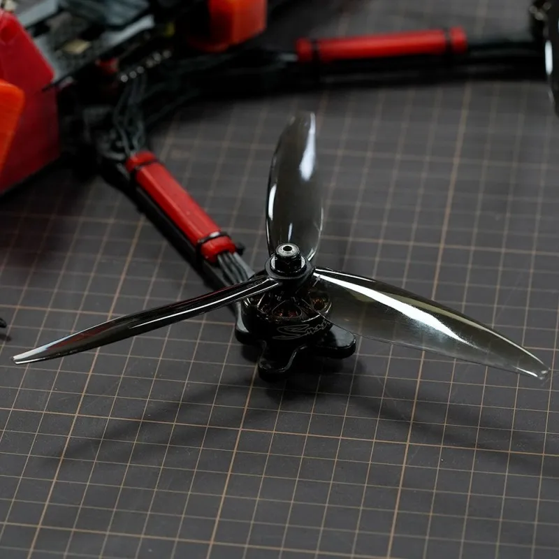 10Pairs(10CW+10CCW) DALPROP New Cyclone T7057 7X5.7X3 3-Blade PC Propeller for FPV Freestyle 7inch Long Range Drones DIY Parts
10Pairs(10CW+10CCW) DALPROP New Cyclone T7057 7X5.7X3 3-Blade PC Propeller for FPV Freestyle 7inch Long Range Drones DIY Parts