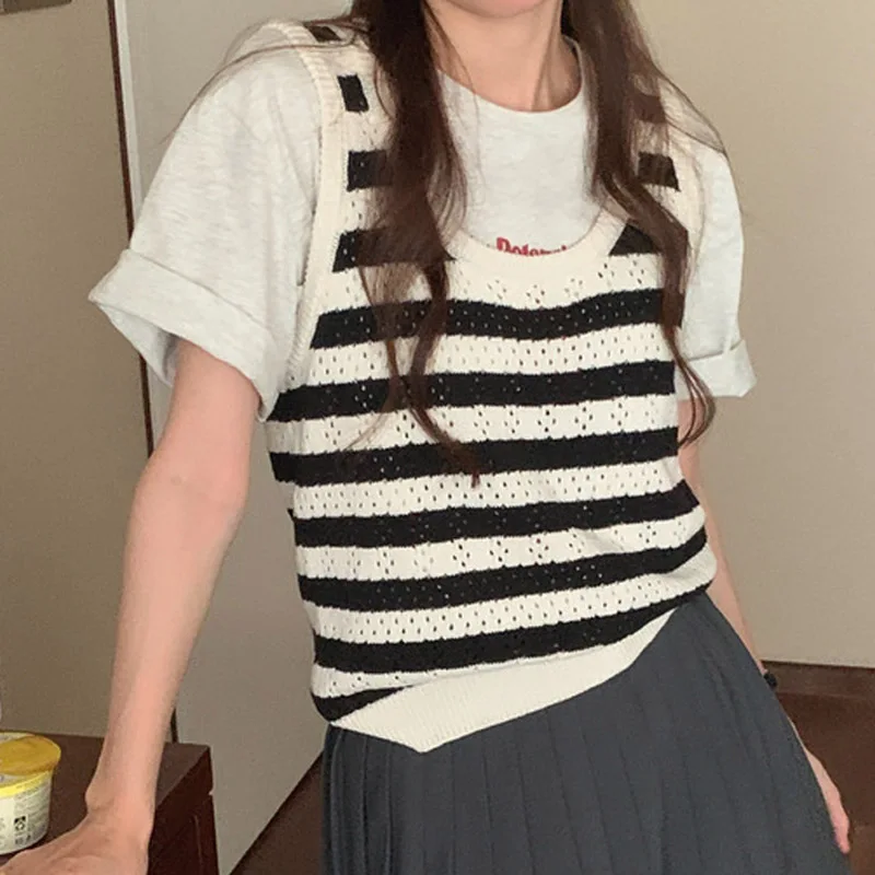 Womens V Neck Sleeveless Knitted Pullover Waistcoat Sweater Striped Round Neck 2023 Korean Spring Summer Knitwear Tank Top Vest
Womens V Neck Sleeveless Knitted Pullover Waistcoat Sweater Striped Round Neck 2023 Korean Spring Summer Knitwear Tank Top Vest