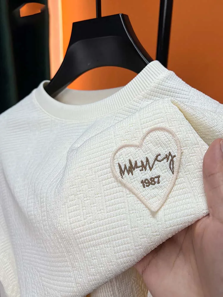 2023 Long Sleeve Luxury Autumn Men's Love Embroidered Trendy Designer Round Neck Brand T-Shirt Business Casual Fashion New Top
2023 Long Sleeve Luxury Autumn Men's Love Embroidered Trendy Designer Round Neck Brand T-Shirt Business Casual Fashion New Top