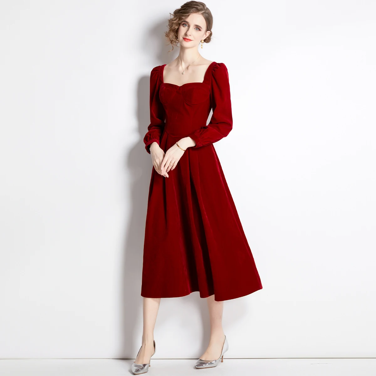 AIMEILI Women Autumn & Winter Elegant Velvet Dress High Quality Long Red Cocktail Party Robe Vintage Designer A-Line Vestidos
AIMEILI Women Autumn & Winter Elegant Velvet Dress High Quality Long Red Cocktail Party Robe Vintage Designer A-Line Vestidos