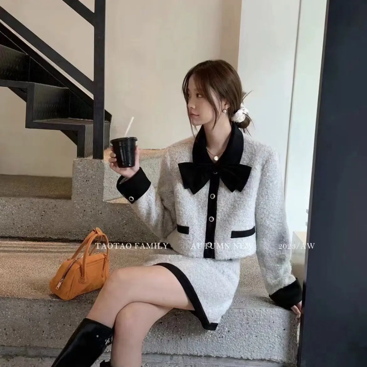 Female French Small Fragrance Coat Shirt Suit Bow Knot Soft Woolen Short Top High Waist Skirts High Sense Winter Two Piece Set
Female French Small Fragrance Coat Shirt Suit Bow Knot Soft Woolen Short Top High Waist Skirts High Sense Winter Two Piece Set