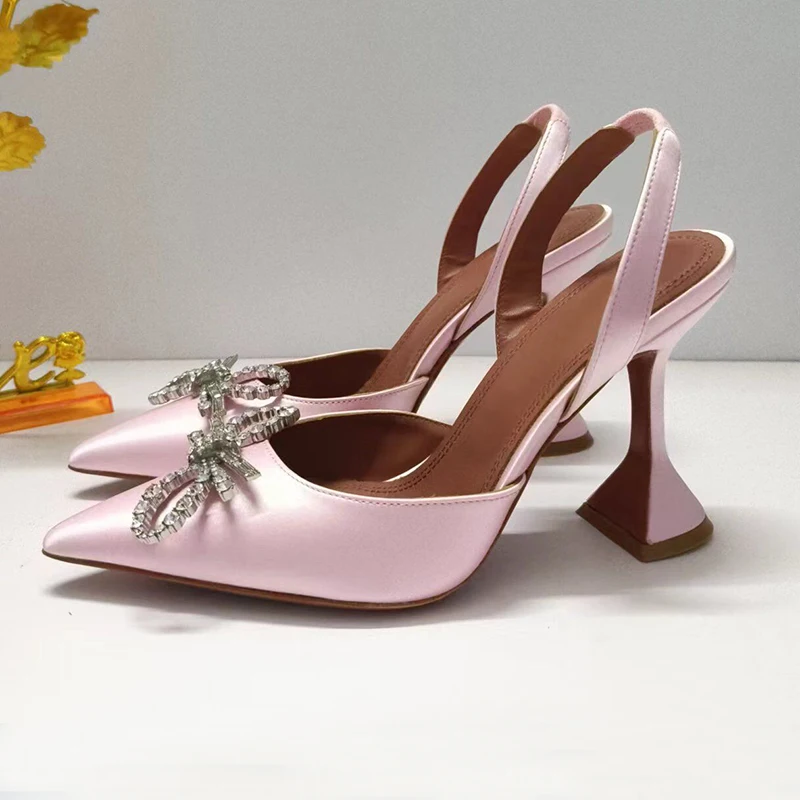 Летние женские туфли с острым носком и закрытым носком, туфли-лодочки с атласной отделкой, украшение с бантом-бабочкой, сандалии на тонком каблуке, Классические свадебные туфли
Летние женские туфли с острым носком и закрытым носком, туфли-лодочки с атласной отделкой, украшение с бантом-бабочкой, сандалии на тонком каблуке, Классические свадебные туфли