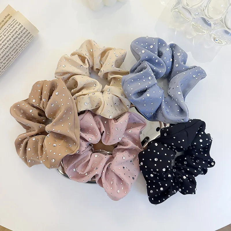 Hair clipsNew fashionable rhinestone large intestine hair band high-end small fragrant ball head ponytail rubber band headwear
Hair clipsNew fashionable rhinestone large intestine hair band high-end small fragrant ball head ponytail rubber band headwear
