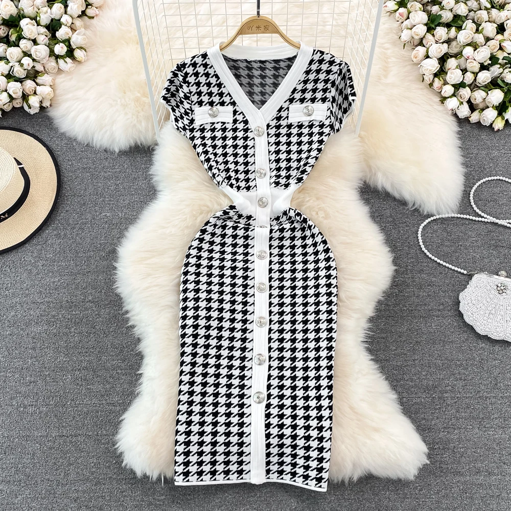 Light Mature Style V-neck Slim Fit Medium Long Single Breasted Elastic Tight Thousand Bird Check Knitted Dress 2022 Summer
Light Mature Style V-neck Slim Fit Medium Long Single Breasted Elastic Tight Thousand Bird Check Knitted Dress 2022 Summer