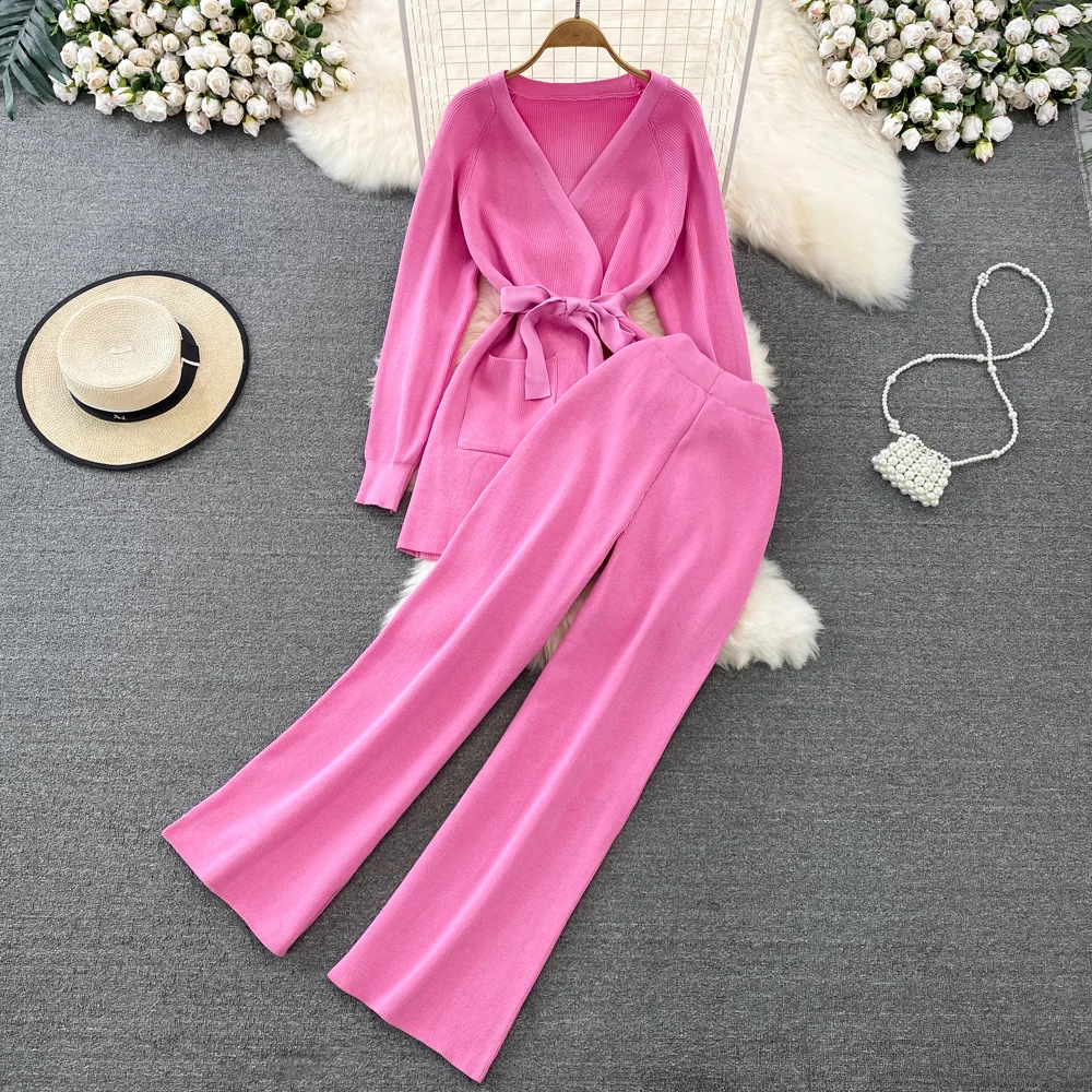 Fashion Suit European and American Retro Temperament V-neck Waist Tie Pocket Knitted Top High Waist Wide Leg Pants Two-piece Set
Fashion Suit European and American Retro Temperament V-neck Waist Tie Pocket Knitted Top High Waist Wide Leg Pants Two-piece Set