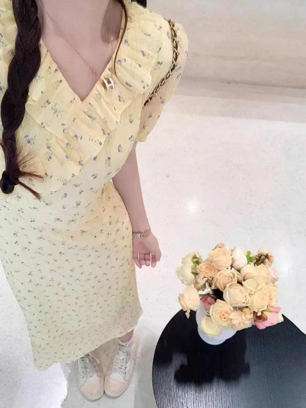 Yellow V-neck sweet floral skirt female new Korean waist thin temperament long skirt fashion women's skirt 2024
Yellow V-neck sweet floral skirt female new Korean waist thin temperament long skirt fashion women's skirt 2024
