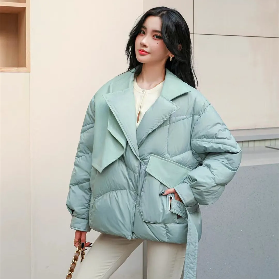 Korean Fashion Style Suit Collar Short Down Coat Women's 2023 Winter New Casual Loose Thickened Coat Trend
Korean Fashion Style Suit Collar Short Down Coat Women's 2023 Winter New Casual Loose Thickened Coat Trend