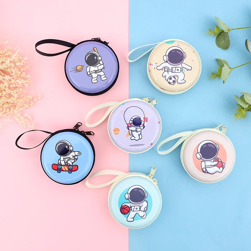 Children's Tinplate Coin Purse Cute Astronaut Cartoon Storage Box Iron Round Coin Purse Mini Key Headphone Bag Kid Gift
Children's Tinplate Coin Purse Cute Astronaut Cartoon Storage Box Iron Round Coin Purse Mini Key Headphone Bag Kid Gift