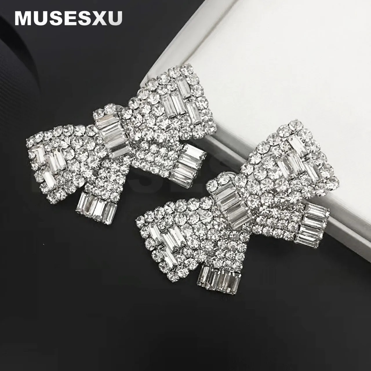 Ювелирные изделия и аксессуары в винтажном стиле, высококачественные серьги-клипсы с бантом и кристаллами для женщин и мужчин, подарки для вечеринок 
Ювелирные изделия и аксессуары в винтажном стиле, высококачественные серьги-клипсы с бантом и кристаллами для женщин и мужчин, подарки для вечеринок