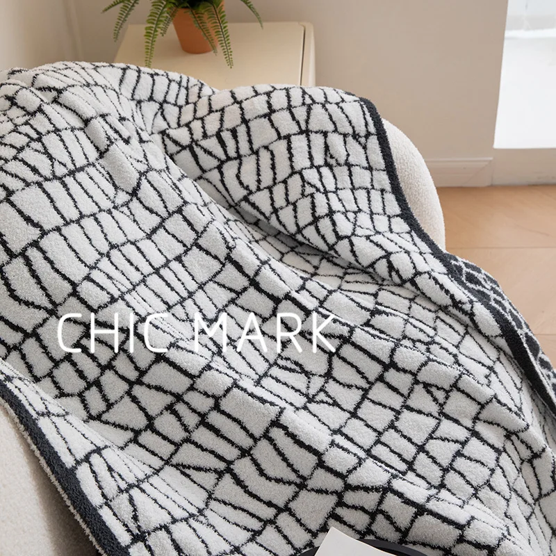 Увядшее зимнее утолщенное теплое одеяло, плюшевое одеяло для одного человека, утолщенное бархатное постельное белье из кораллового бархата, Кондиционер
Увядшее зимнее утолщенное теплое одеяло, плюшевое одеяло для одного человека, утолщенное бархатное постельное белье из кораллового бархата, Кондиционер