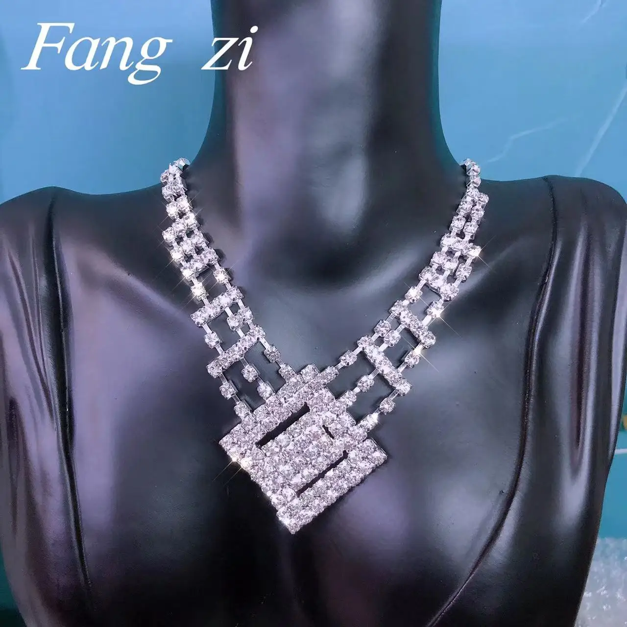 2022 new fashion women's necklace glittering Rhinestone Necklace Bridal Wedding declaration coarse necklace crystal jewelry gift
2022 new fashion women's necklace glittering Rhinestone Necklace Bridal Wedding declaration coarse necklace crystal jewelry gift