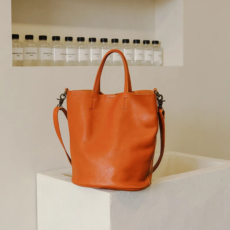 Cowhide Women's Bag Classic Bucket Bag Casual Versatile Handbag Large Capacity Commuter Shoulder Bag
Cowhide Women's Bag Classic Bucket Bag Casual Versatile Handbag Large Capacity Commuter Shoulder Bag