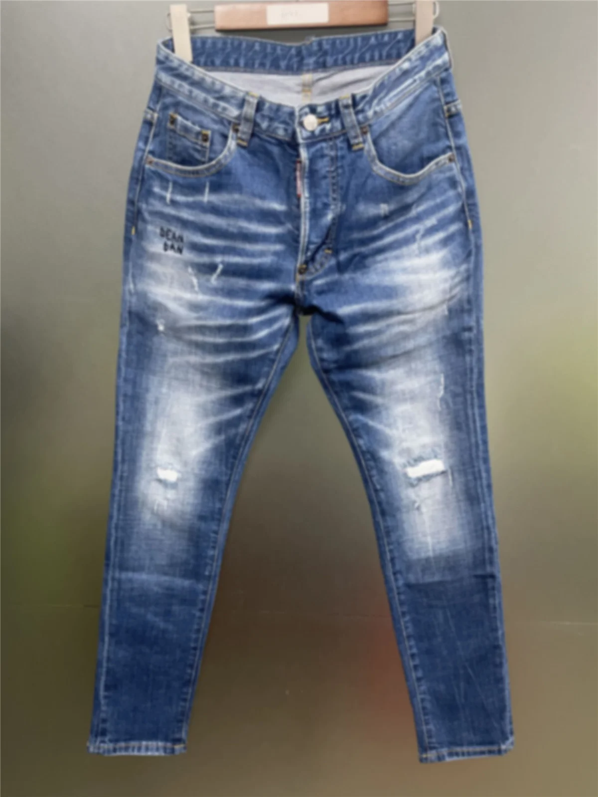 2024 Spring/Summer New D2 Denim Pants Slim Fit and Hole Patch Car Thread Versatile Splash Blue Men's
2024 Spring/Summer New D2 Denim Pants Slim Fit and Hole Patch Car Thread Versatile Splash Blue Men's