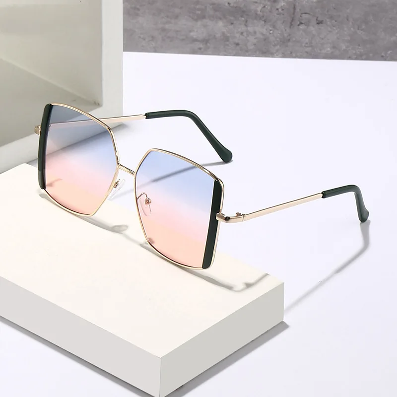 Square Gradient Sunglasses For Women Men Fashion Elegant Driving Summer Metal Ocean Color Sun Glasses Classic Vintage Eyewear
Square Gradient Sunglasses For Women Men Fashion Elegant Driving Summer Metal Ocean Color Sun Glasses Classic Vintage Eyewear