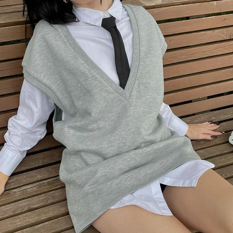 Pure Color V-neck Sleeveless Sweater Vest Women's Fall 2022 Loose Casual Women's Pullover New Crop Top Korean Fashion Clothing
Pure Color V-neck Sleeveless Sweater Vest Women's Fall 2022 Loose Casual Women's Pullover New Crop Top Korean Fashion Clothing