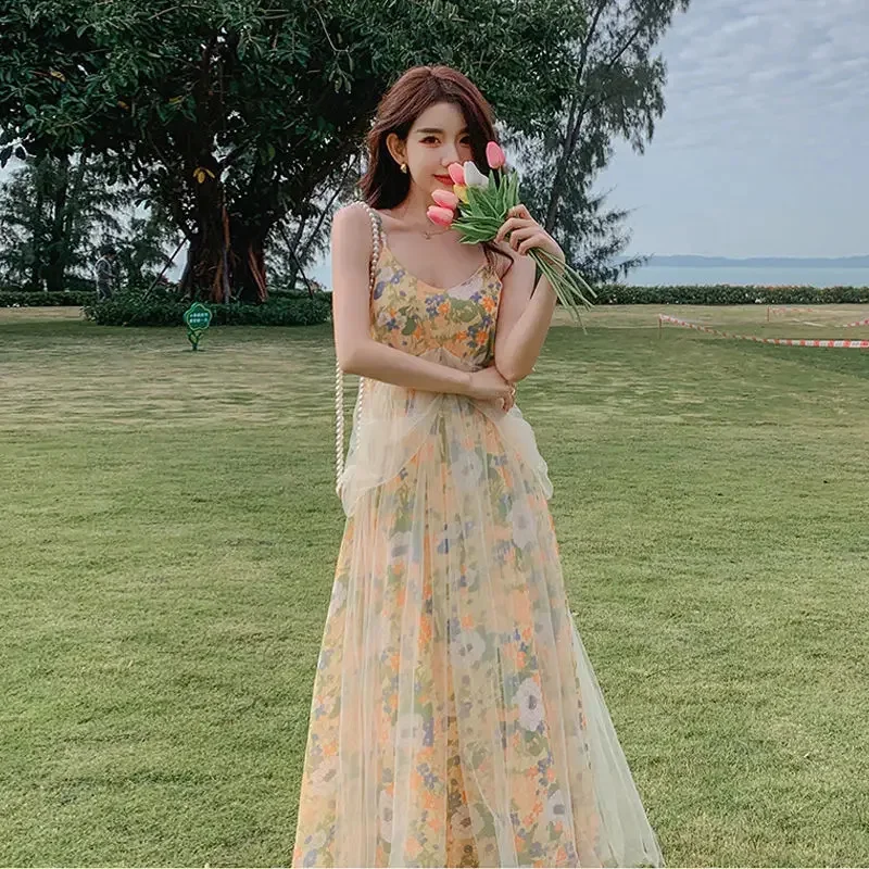 Elegant French Temperament Suspender Long Dress Mesh Stitching V-neck Floral Beach Skirt Bohemian Summer Seaside Vacation
Elegant French Temperament Suspender Long Dress Mesh Stitching V-neck Floral Beach Skirt Bohemian Summer Seaside Vacation