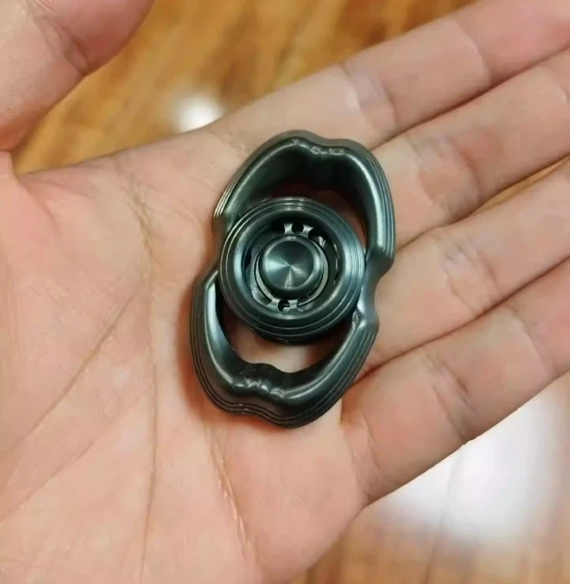 

Second-hand product EDC Lq obsidian Zirconium alloy fingertip gyroscope Decompression toys