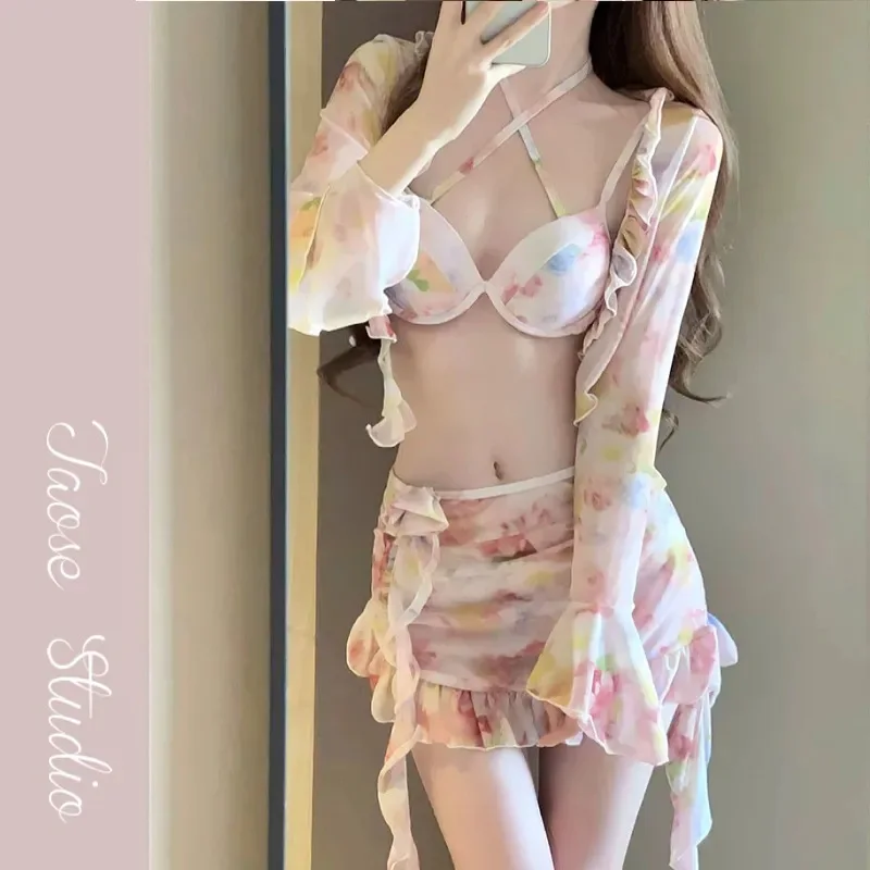 2024 New Floral Two-Piece Swimsuit Swimwear Women Long Sleeve Swim Top Skirts Monokini Bathing Suit High Waist Beachwear Femme
2024 New Floral Two-Piece Swimsuit Swimwear Women Long Sleeve Swim Top Skirts Monokini Bathing Suit High Waist Beachwear Femme