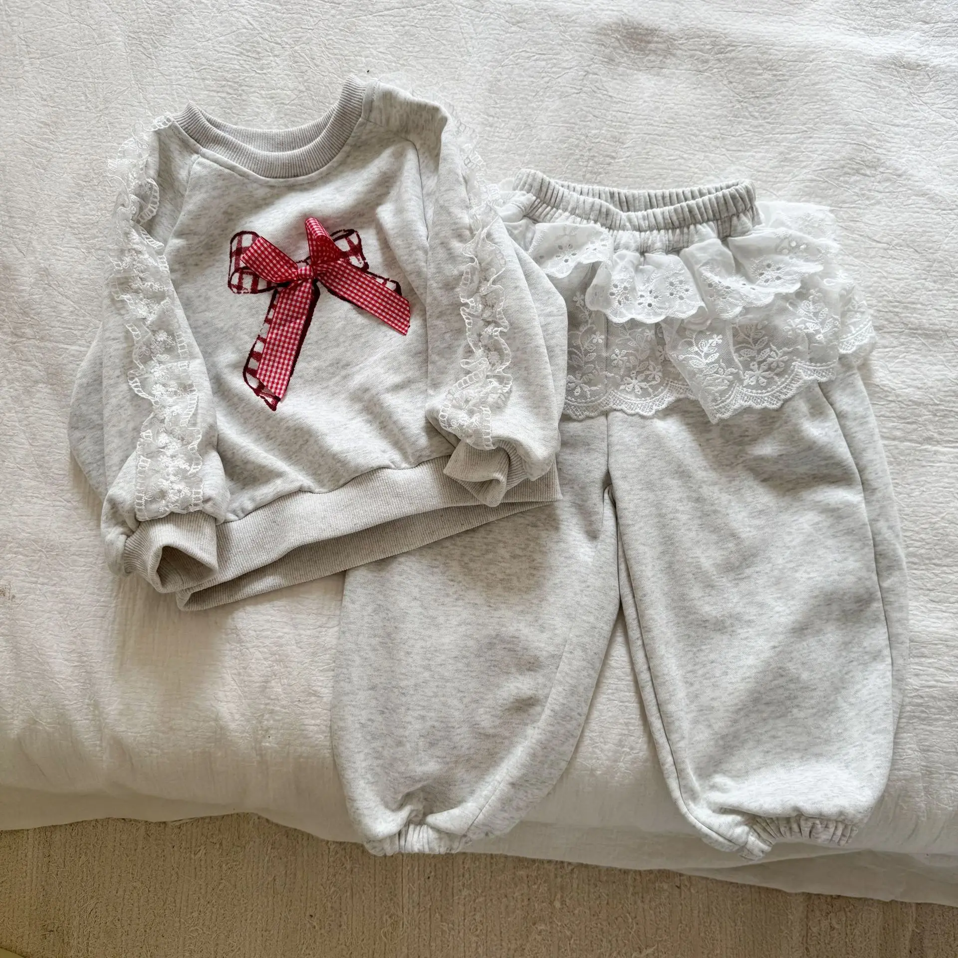 2025 Autumn New Children Long Sleeve Clothes Set Girls Lace Bow Sweatshirt + Sweat Pants 2pcs Suit Cotton Kids Casual Outfits 9 S2cb615fa91b84db88ed2db8c97a640b6T